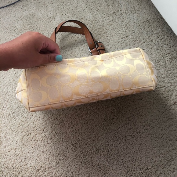 🌟 AUTHENTIC COACH PURSE 🌟 - Picture 4 of 9